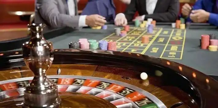 Meja blackjack VIP Club mustang77 dengan dealer profesional dan streaming 4K